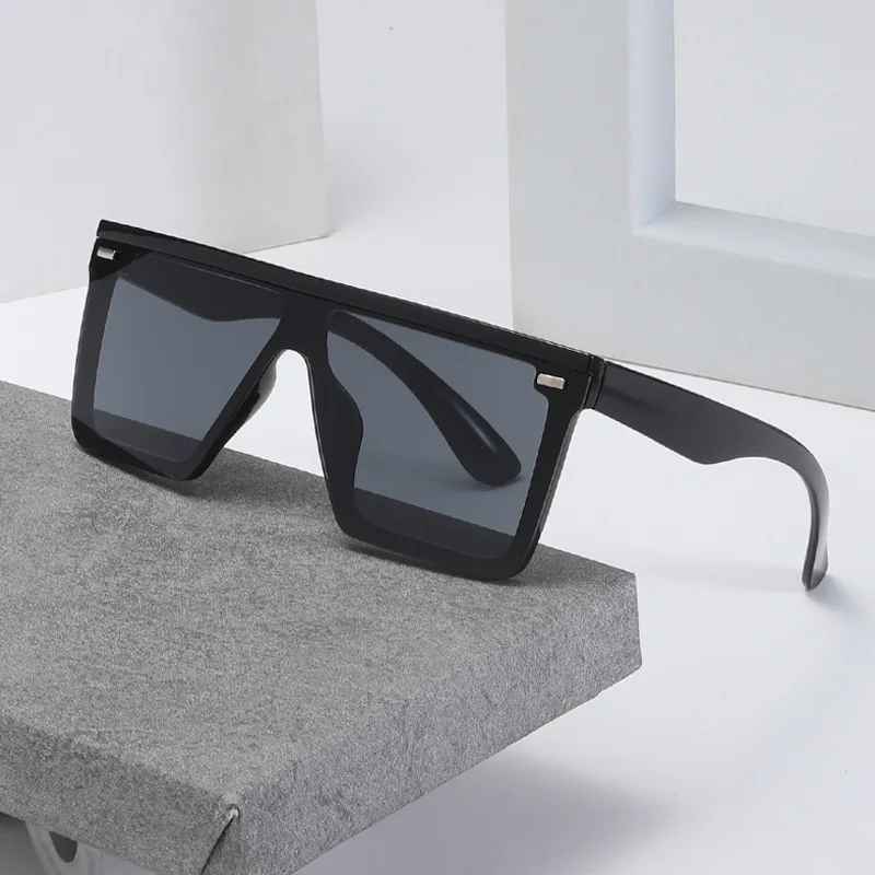 Retro square sunglasses with UV400 protection