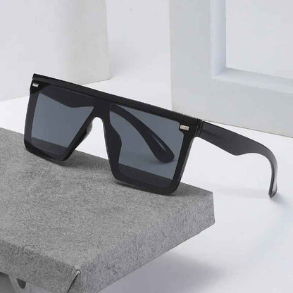 Retro square sunglasses with UV400 protection