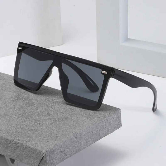 Retro square sunglasses with UV400 protection